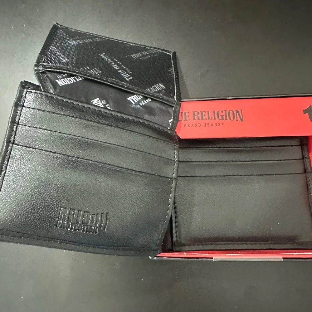 🆕True Religion Bifold Leather Wallet
